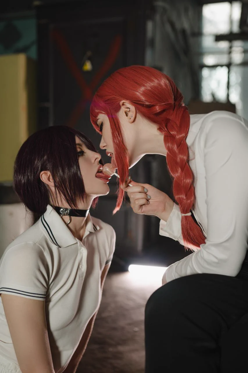Chainsawman chapter 52 deleted scene 🐀🖤So, Makima or Reze? Or both? 🥴 https://t.co/Vl8is4kHcK