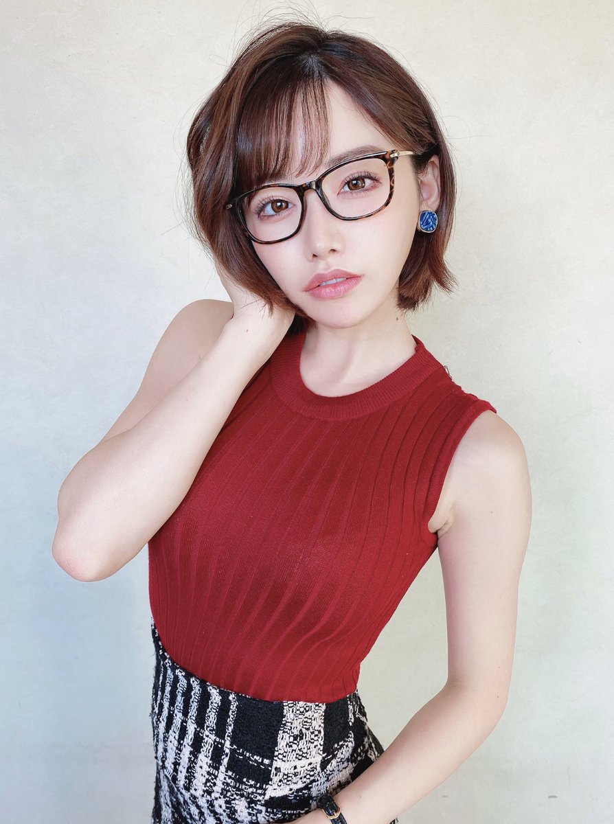 今日の衣装が大人っぽくてすこい☺️ https://t.co/zXSmkek0ZX