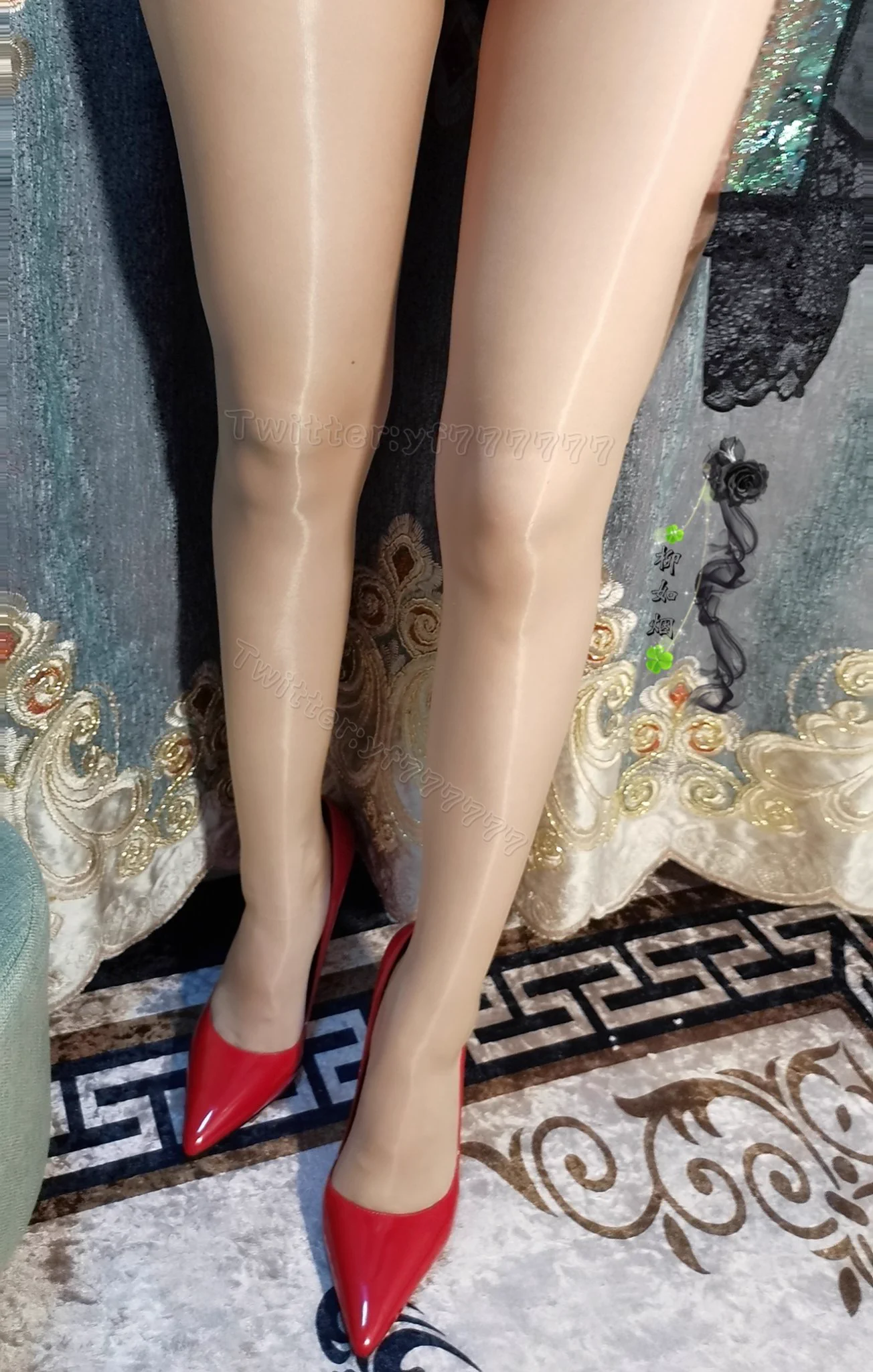 我们终有不再从瞳孔看见对方的一朝，但阳光依旧滂沱……@0zitong_0 抚！ https://t.co/AuHrhyKWpX