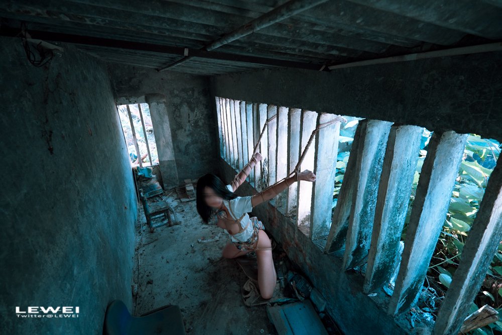 模特: 小金
#LEWEI #Bondage #广州约拍 #捆绑 #废墟 #BabyArt #ChinaArt #ChinaBondage 各类主题创作拍摄欢迎私我约拍～

 投稿：@Fengsiyuan
 @wqganenshi https://t.co/AtnGBekU4O