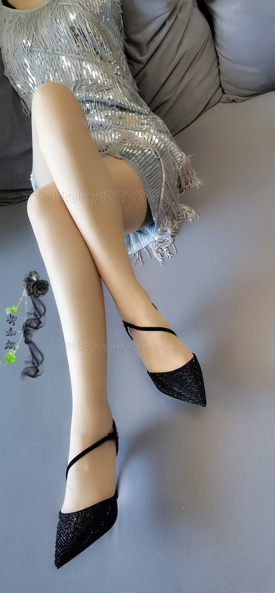 汝本隐世之花，为何涉入凡尘？我想，或是为情，或是厌倦了淡世吧……
@limerencem 隐形系列 https://t.co/KlS4CRFXjF