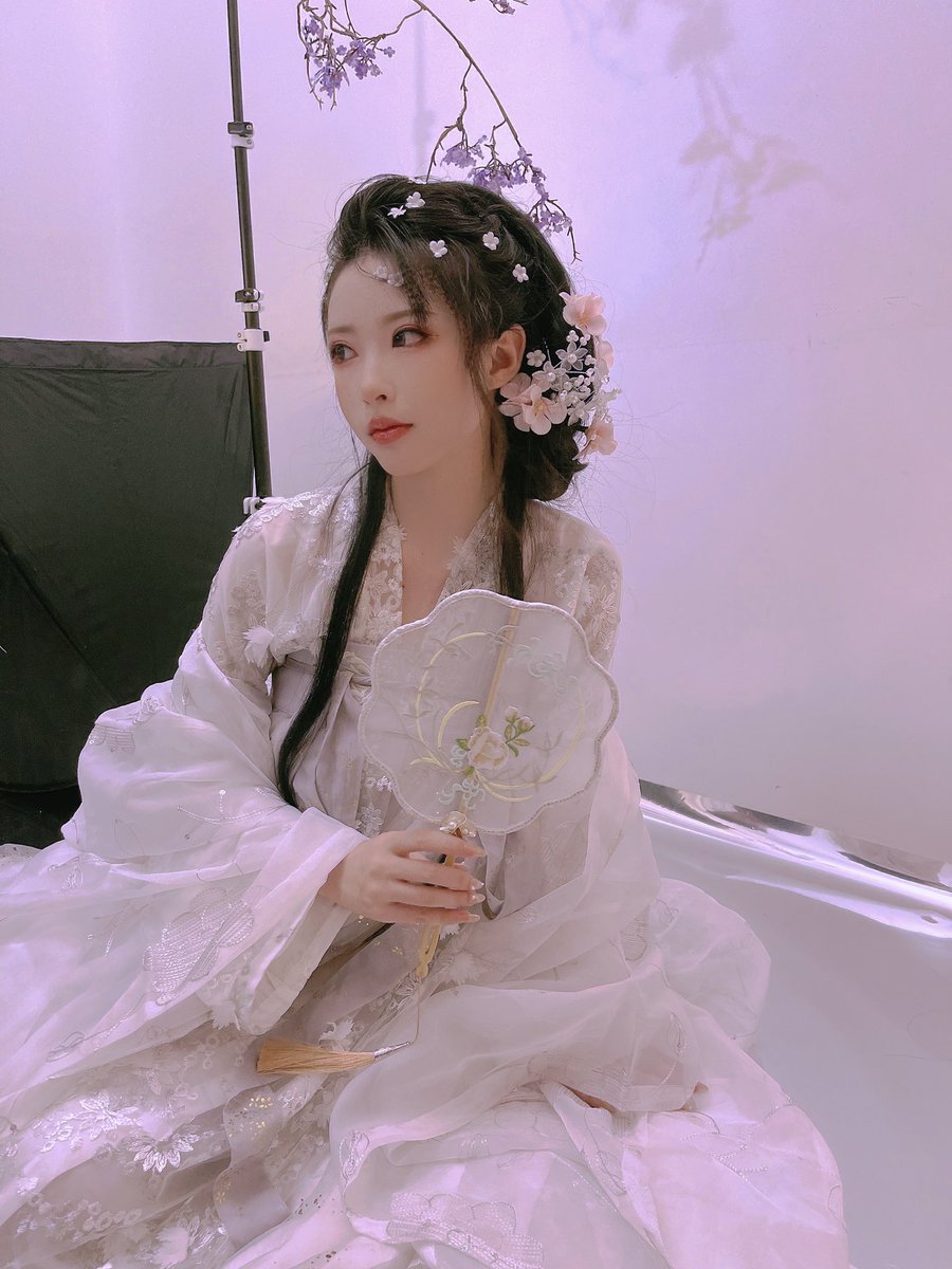 我和猫
选一个 https://t.co/pQQonKkRM7