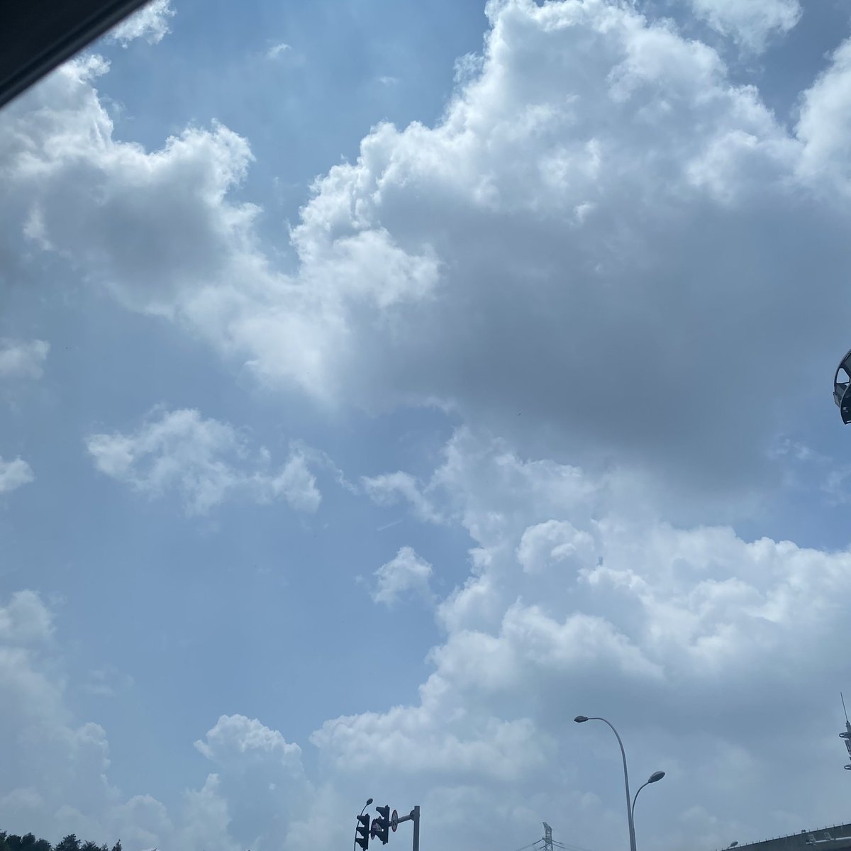 看看天空 （之前每天都会和留法硕士分享 一下子难以改掉这个习惯……） https://t.co/v3d4RWzU5U