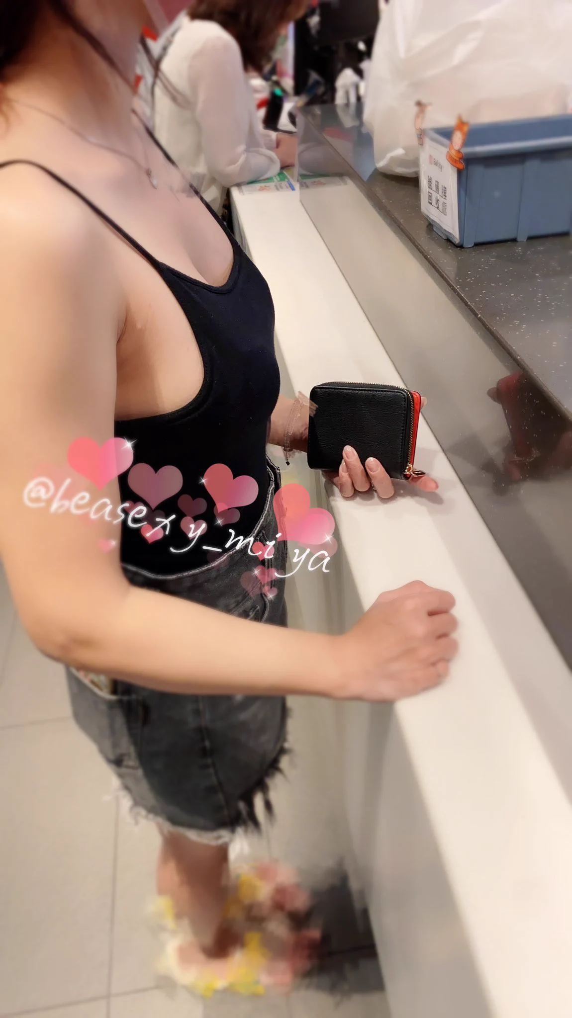 分享一下剛剛去賣當當的糗事店：您好、請問需要什麼？米：我要一份薯條🍟二隻大雞雞店：蛤⋯⋯？！米：呃⋯⋯是2塊麥脆雞😂！抱歉抱歉店：還需要什麼呢？米：加時多少錢？欸～～不是！是加購薯條多少錢在旁邊的Ben😳Ben：很久沒啪啪啪想聯誼了齁😆#想吃二隻雞#夾心米亞 #週五啪 https://t.co/wrbl7vusk0