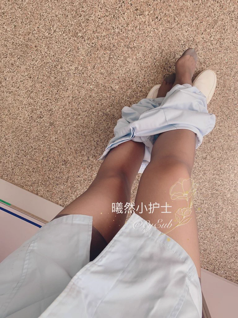 闷了一天的脚，能帮我揉一下吗？ https://t.co/PFia4XU5b0