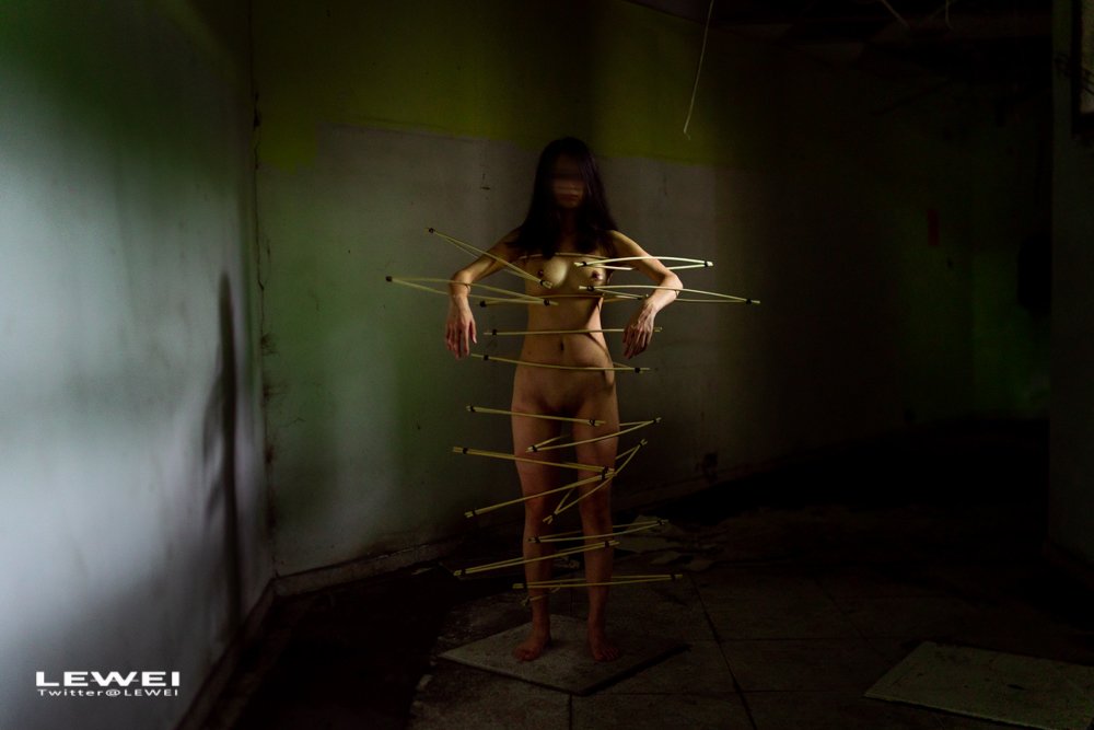 模特:小金(组图3) ～本周新作
LEWEI #Bondage #广州约拍 #捆绑 #废墟 #BabyArt #ChinaArt #ChinaBondage 各类主题创作拍摄欢迎私我约拍～

 投稿：
@Fengsiyuan
@wqganenshi
@adalbertoasf https://t.co/ABzhEtmBQz