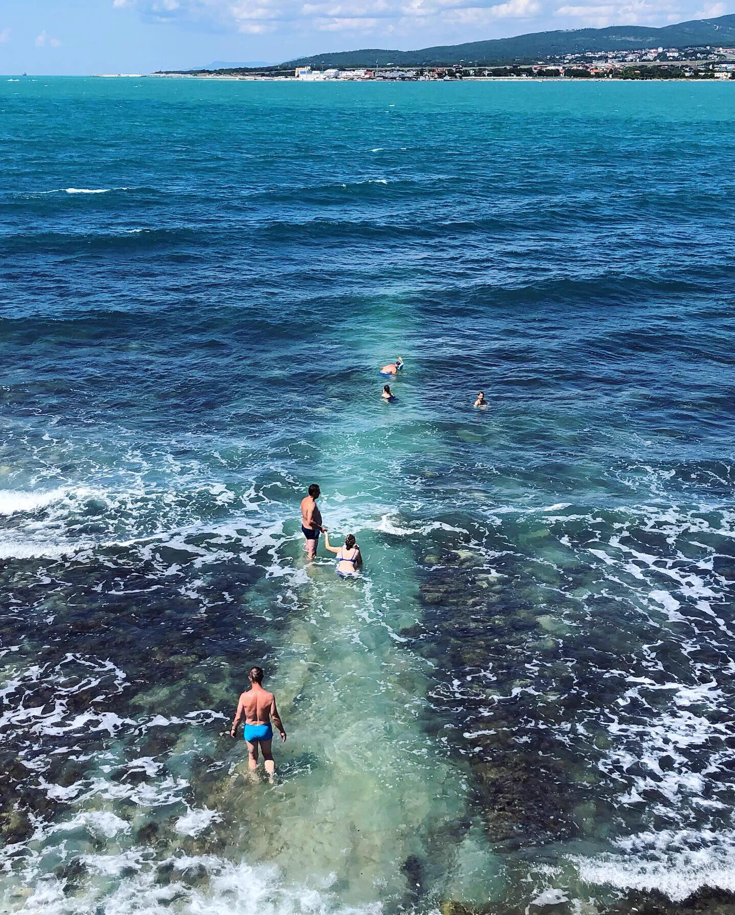 This sea is just adorable 🌊 💙 https://t.co/eywPOud3Jr