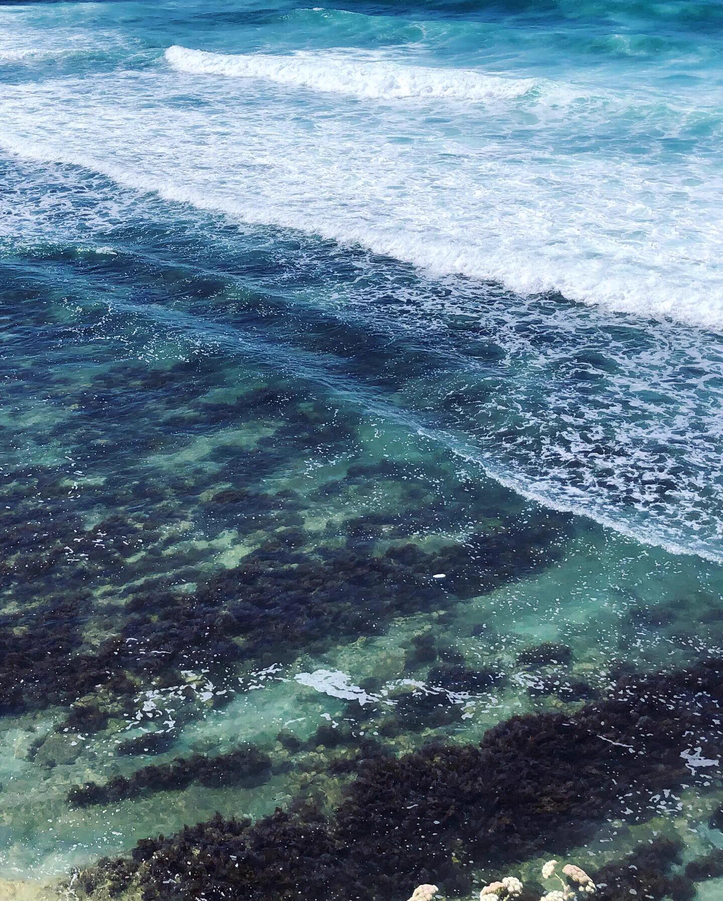 This sea is just adorable 🌊 💙 https://t.co/eywPOud3Jr