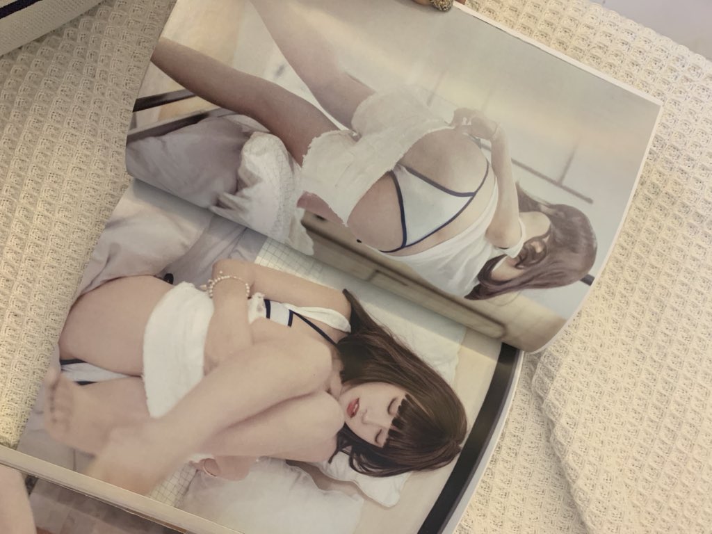 我的最新写真本购买：https://t.co/TErIaIaXfx https://t.co/hNRmm3pifm