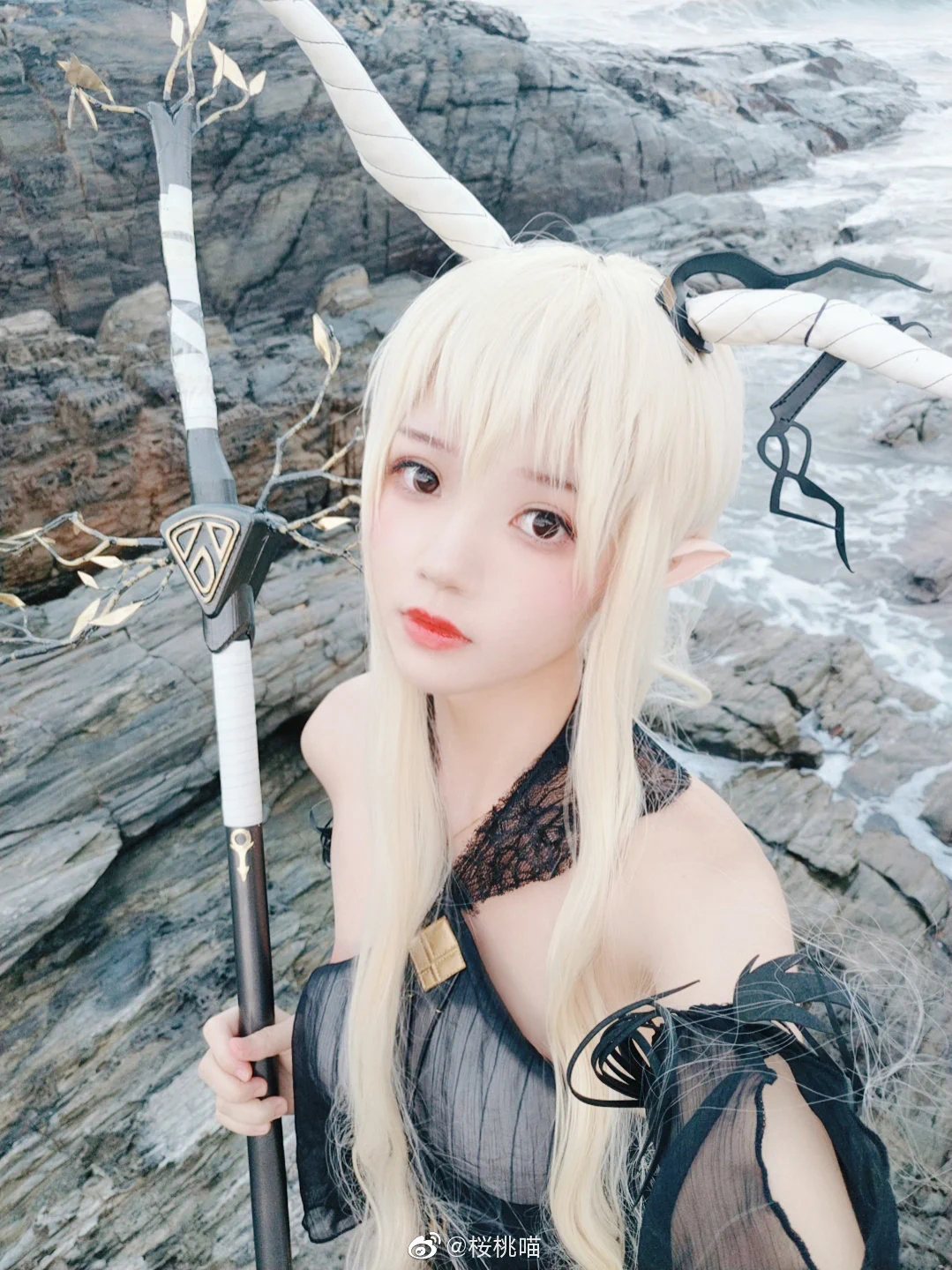 别害怕，我就在你身边，一定会没事的…… ​​​#cosplay https://t.co/r88Zza0wTU