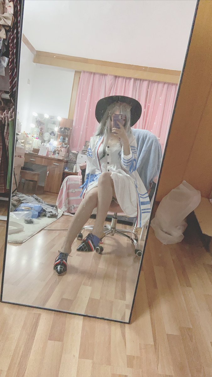 前面那条推是恰当推广的推，没有被盗号，发个今天的敦刻尔克❤不能出片只能在家试妆摸鱼了 https://t.co/FcgkPu1cGX