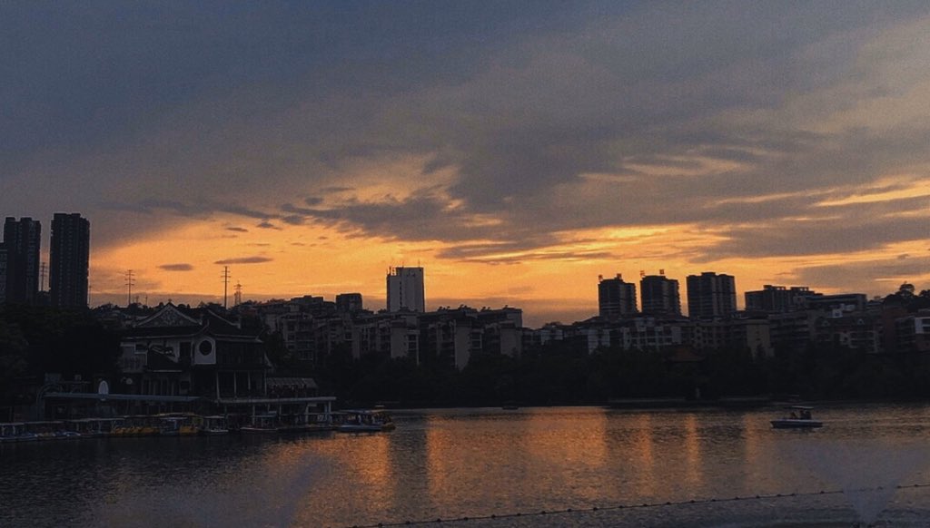 和一个恶霸王过了两天 身心皆顶不住 https://t.co/9tD8ZCU8EN