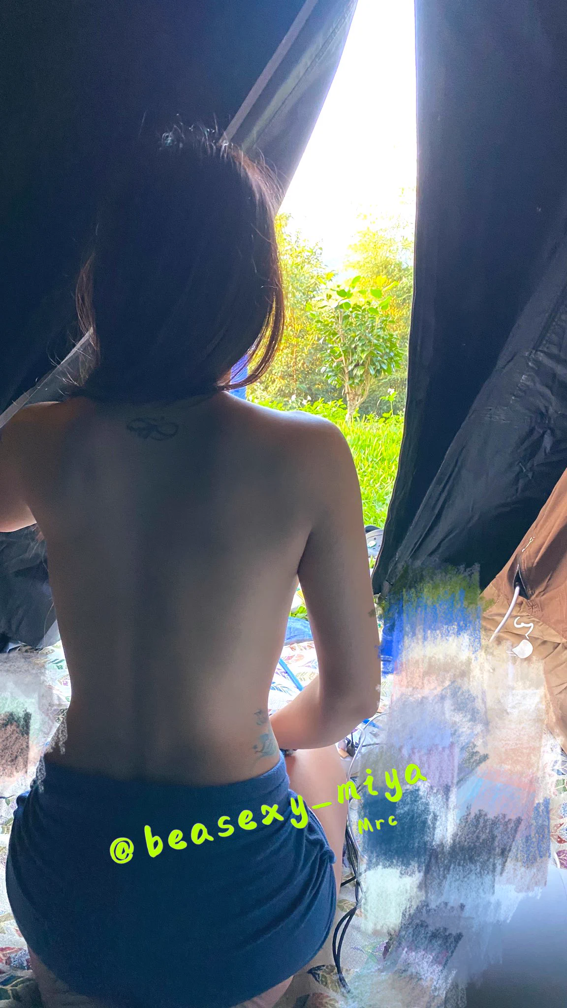 最近推特風波不斷🔒👮‍♀️中秋連假來去深山沈靜一下心靈🌴🌿🍀 疑⁉️突然發現有個女生獨自一人好像迷路⚠️我就好心的收留🧚‍♀️感覺他好像有心事🤔先帶回蓬內好好的深入瞭解🤓🤓然後⋯⋯有人想收留深入瞭解嗎🔞#中秋快樂#深山害羞的狐狸🦊#夫妻換不換 https://t.co/Osrr35NWIZ