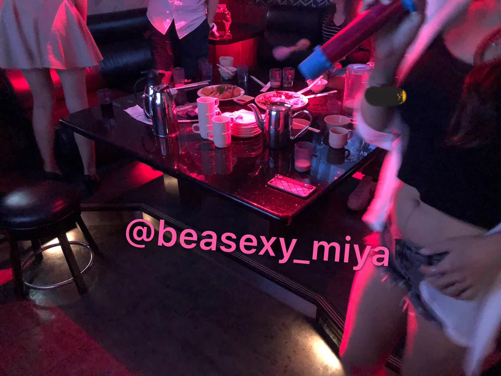@wood_rossi 好久不見的朋友謝謝你們從宜蘭跑到台北一起唱歌😘@applle1017 優質的一對說來就來👍@Tony02408465 整個月的假日都膩在一起🤣🤣謝謝你們這群優質的一對一起唱歌、不單單是聯誼，還唱歌吃飯一起開心，沒注意到時間一下子四小時過去了😅期待下次的活動 https://t.co/GCISkXLtsh