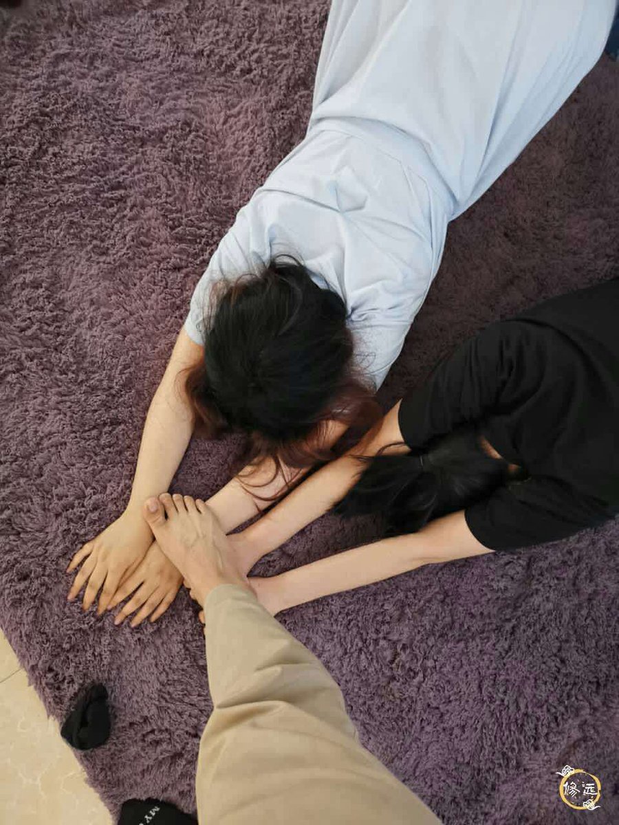 爪子往前，伸直        屁股抬高 https://t.co/qtpMM5ZJN1