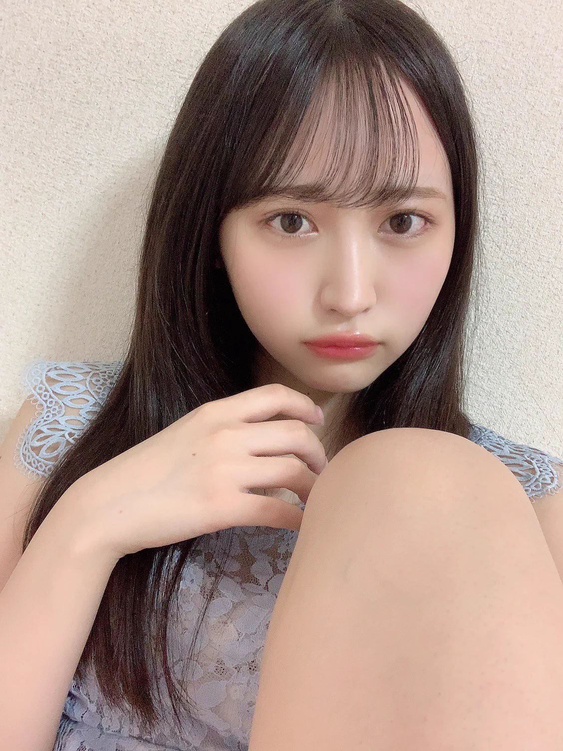少し遠くまでお散歩したらめっちゃ汗かいた💓🩰疲れて眠くてうとうとしてる( ˘꒳​˘) https://t.co/v12MMxfjrM