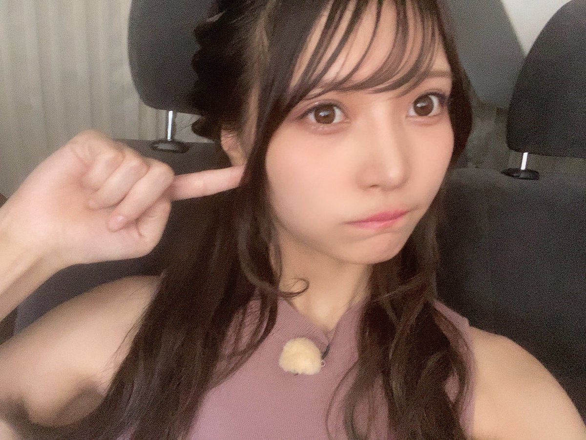 今日はとある撮影です🐥🌱
今日も暑いね(  ◜௰◝ )︎
似鳥には太陽が眩しすぎる1日だっっ🥁✨ https://t.co/j6OtdJD8F0