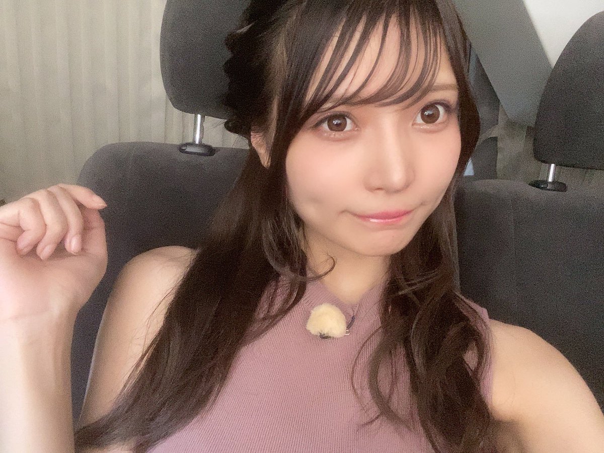 今日はとある撮影です🐥🌱
今日も暑いね(  ◜௰◝ )︎
似鳥には太陽が眩しすぎる1日だっっ🥁✨ https://t.co/j6OtdJD8F0