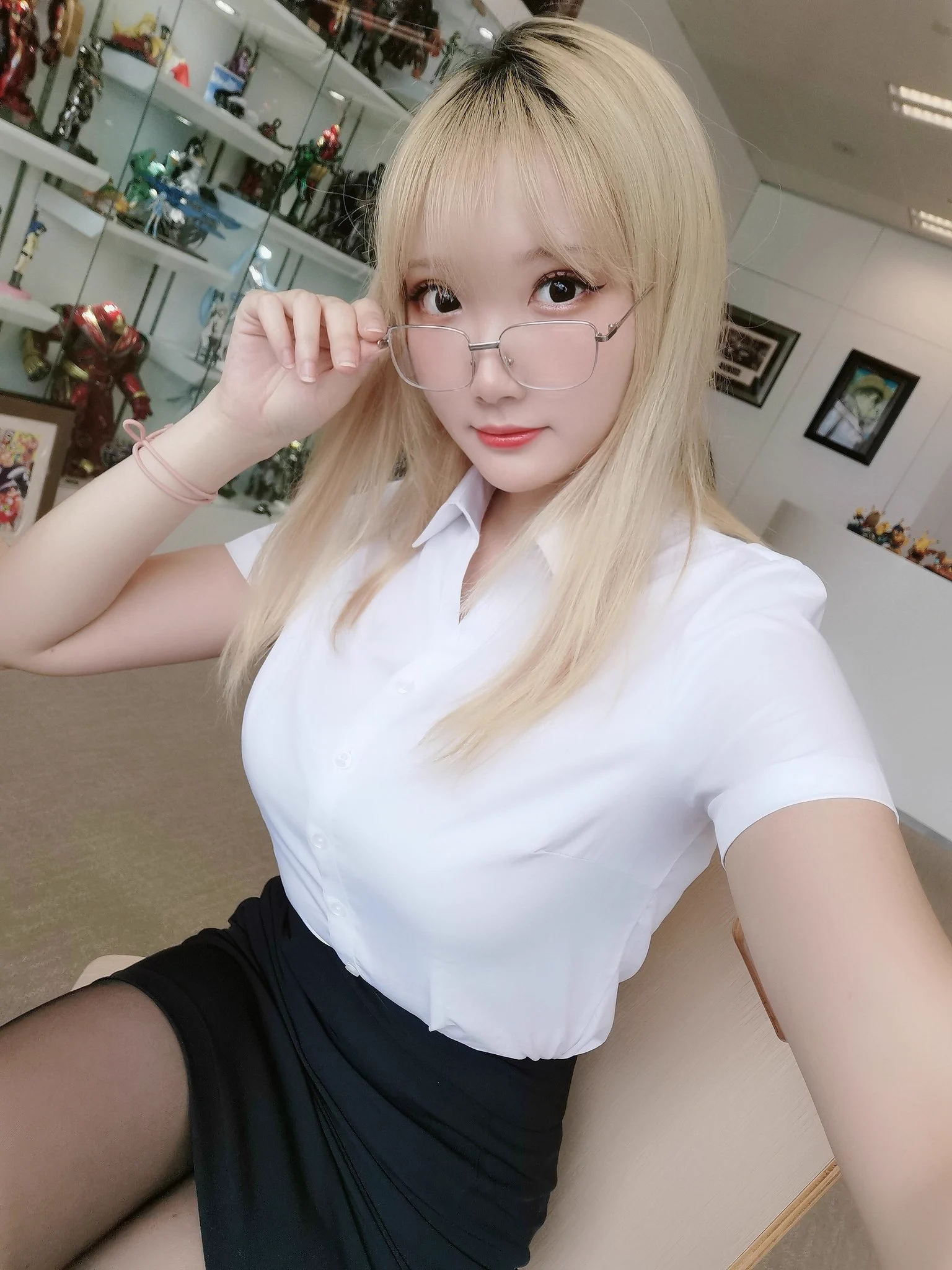 老师？还是ol？ https://t.co/gLrEqlyK2g