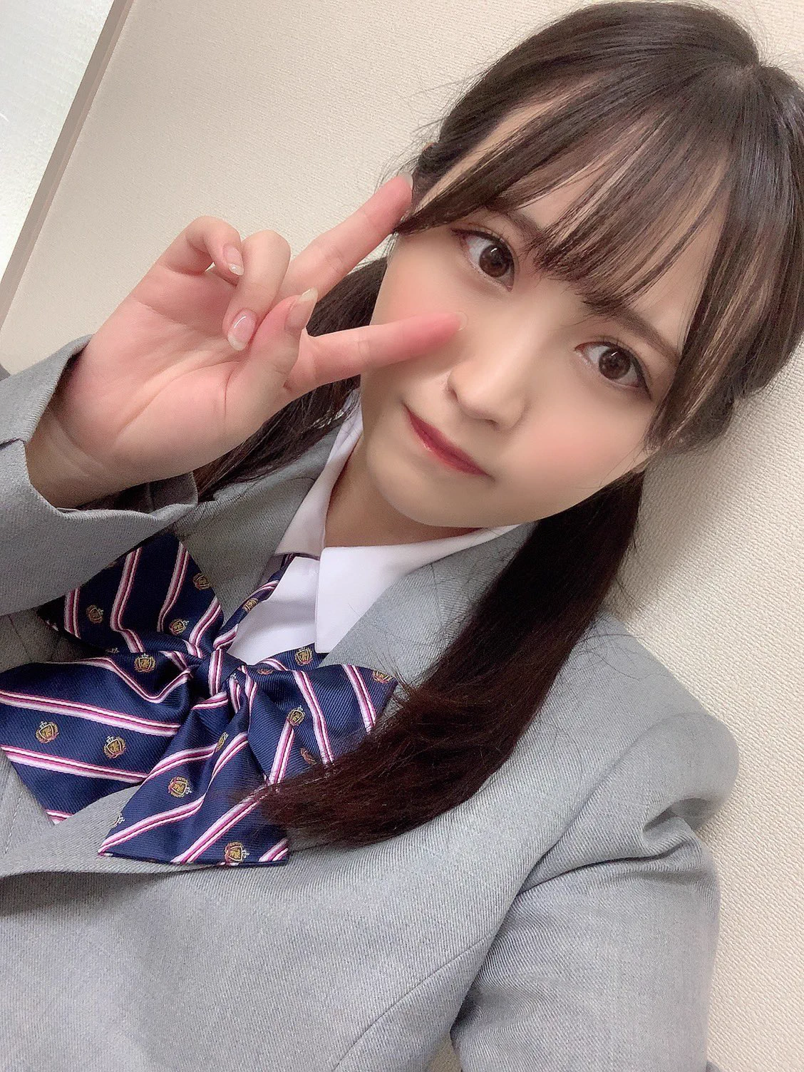 高校生だよ〜ん😊 #大嘘 https://t.co/m1UGHqbUVe