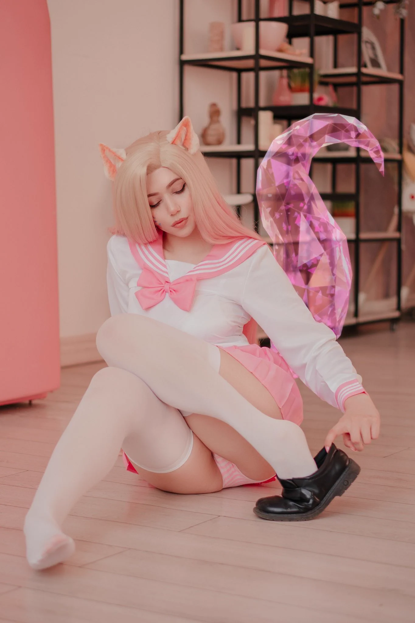 Cute Ahri wishes you a good day! 💕 The weekends are coming. What are your plans? #cosplay #Ahri #schoolgirl https://t.co/gsLK4DQrgZ