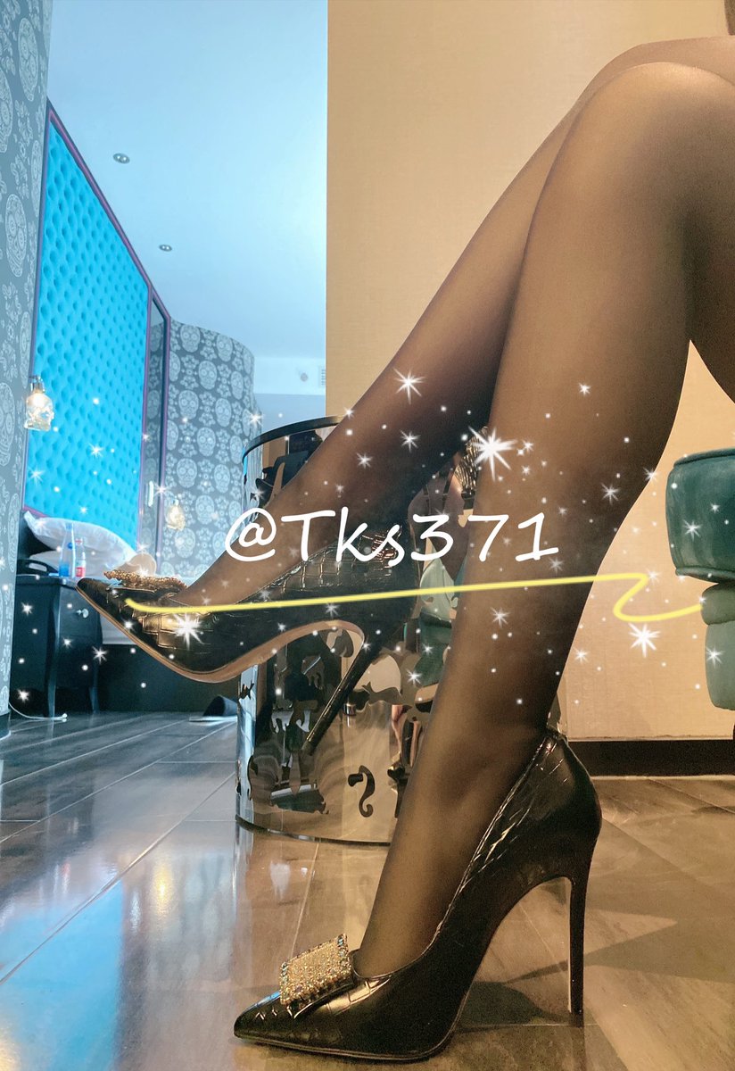 始终是动物，始终有野性。
无论是血淋淋得狼皮，还是精致蛇皮高跟，都能带来原始的成就感，这是埋在每个猎人心里的血脉。
#从猎杀到猎艳 https://t.co/uDvBJXyXtW