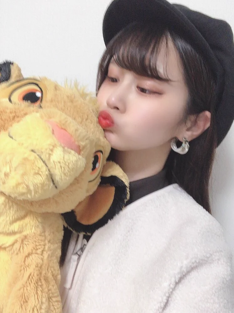 家に帰ってシンバ抱いて携帯いじる時間がなんか落ち着いてて好きおやすみ⭐今日も寒かったね。。❄︎布団にくるまって寝てね。 https://t.co/PFS2KNjPoy