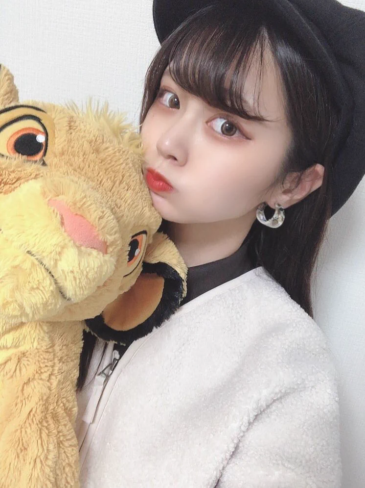 家に帰ってシンバ抱いて携帯いじる時間がなんか落ち着いてて好きおやすみ⭐今日も寒かったね。。❄︎布団にくるまって寝てね。 https://t.co/PFS2KNjPoy
