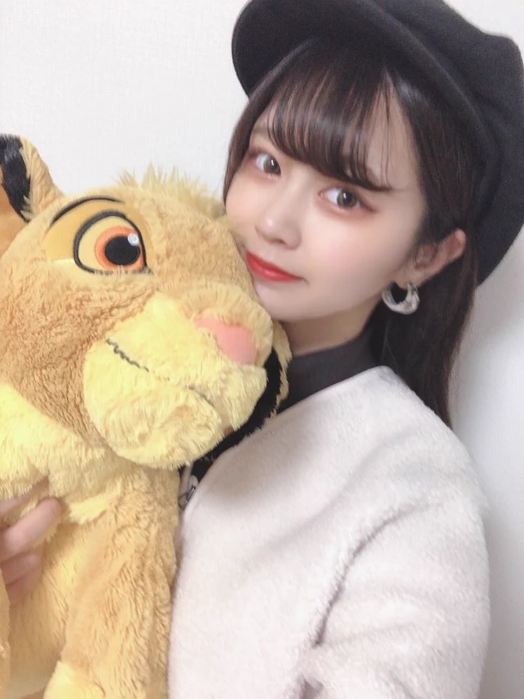 家に帰ってシンバ抱いて携帯いじる時間がなんか落ち着いてて好きおやすみ⭐今日も寒かったね。。❄︎布団にくるまって寝てね。 https://t.co/PFS2KNjPoy