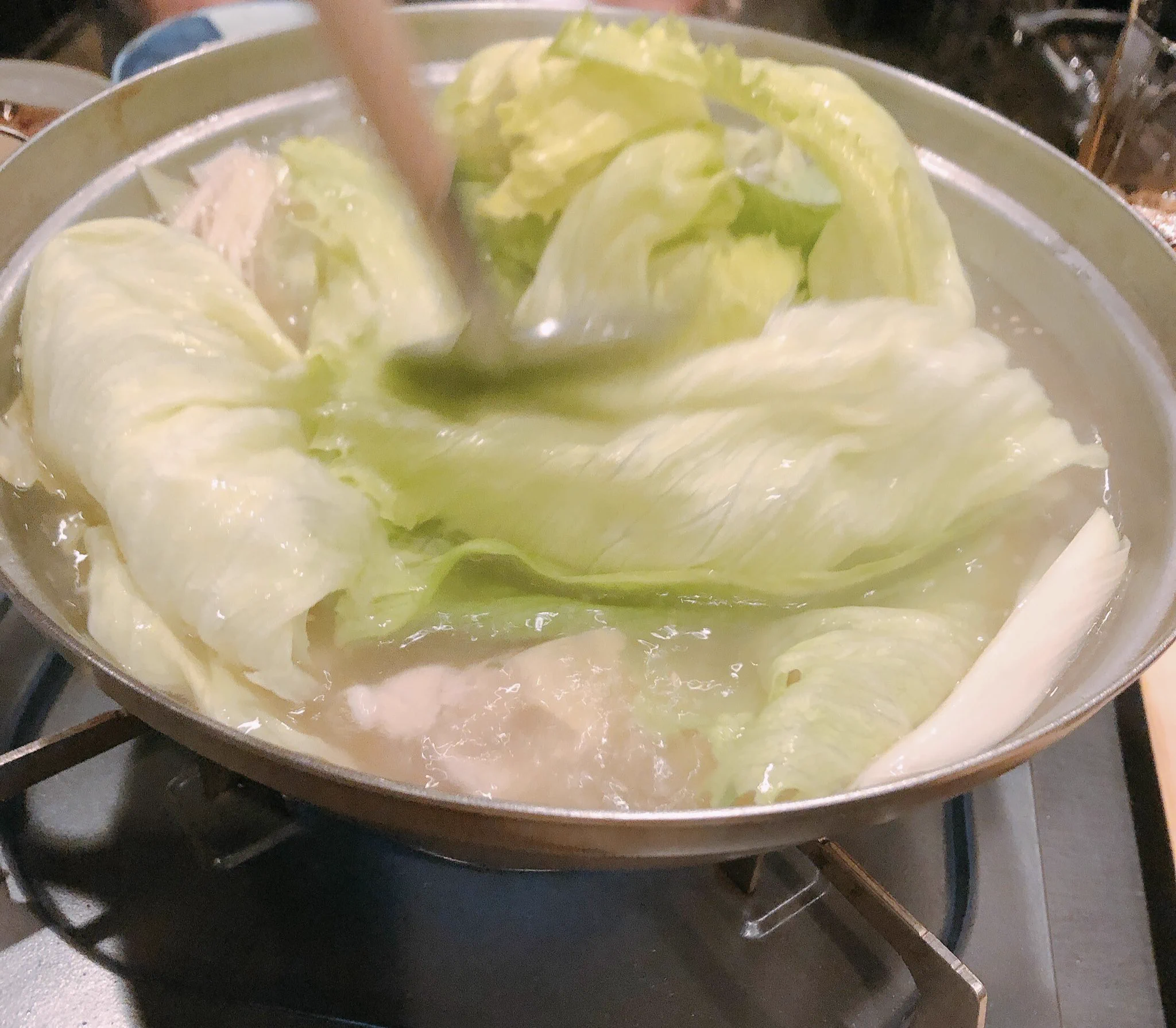 昨日の夜にね、いつも私が頼っている人にご飯連れてって貰って今後のビジョンをたくさん語ったの！改めてこれから頑張ろうって思えた💪🏽✨💕これからも応援宜しくお願いしますみなさま😳📣#川北メイサ　 #レタしゃぶ　#お刺身 https://t.co/NZFBrDW5EA