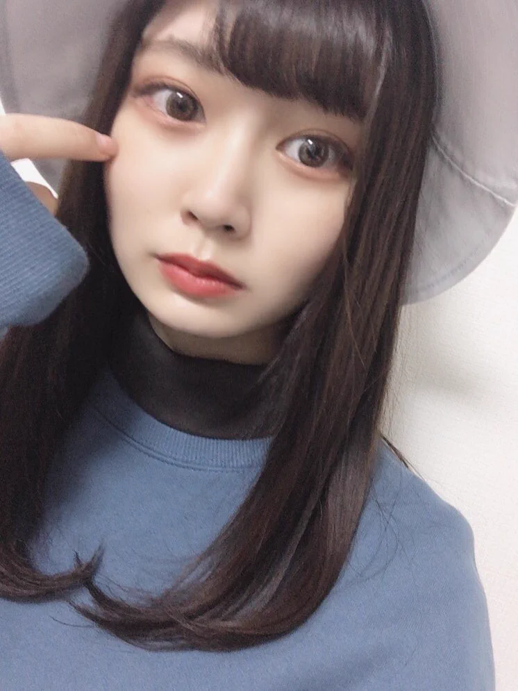 昨日、美容室行ってトリートメントと前髪切ってもらてきたの。パッツンになった！あとたれ目メイクしてみたの。幼い。 https://t.co/KwhyBqENrY