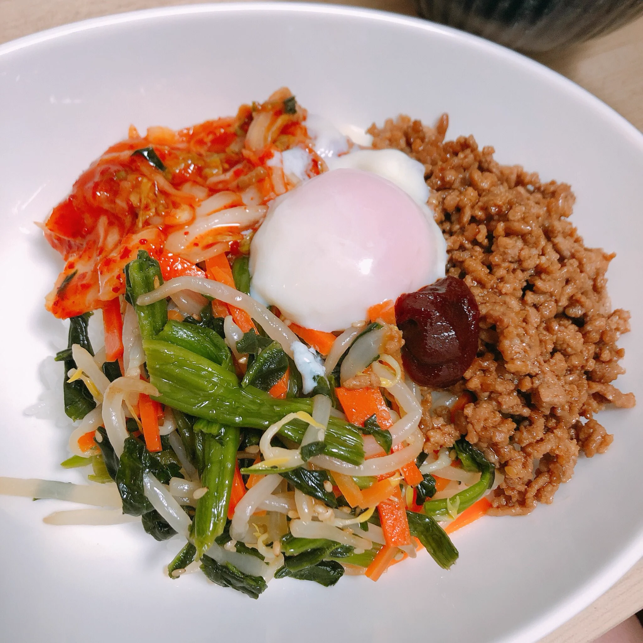 ナムルって作るの簡単だけどちょっとダルイよね🤣めっちゃ美味しく作れました❣️丼ものは簡単で美味しいから毎回丼だ🤢✨#ビビンバ　#中華スープ https://t.co/b3SFY4Sh84