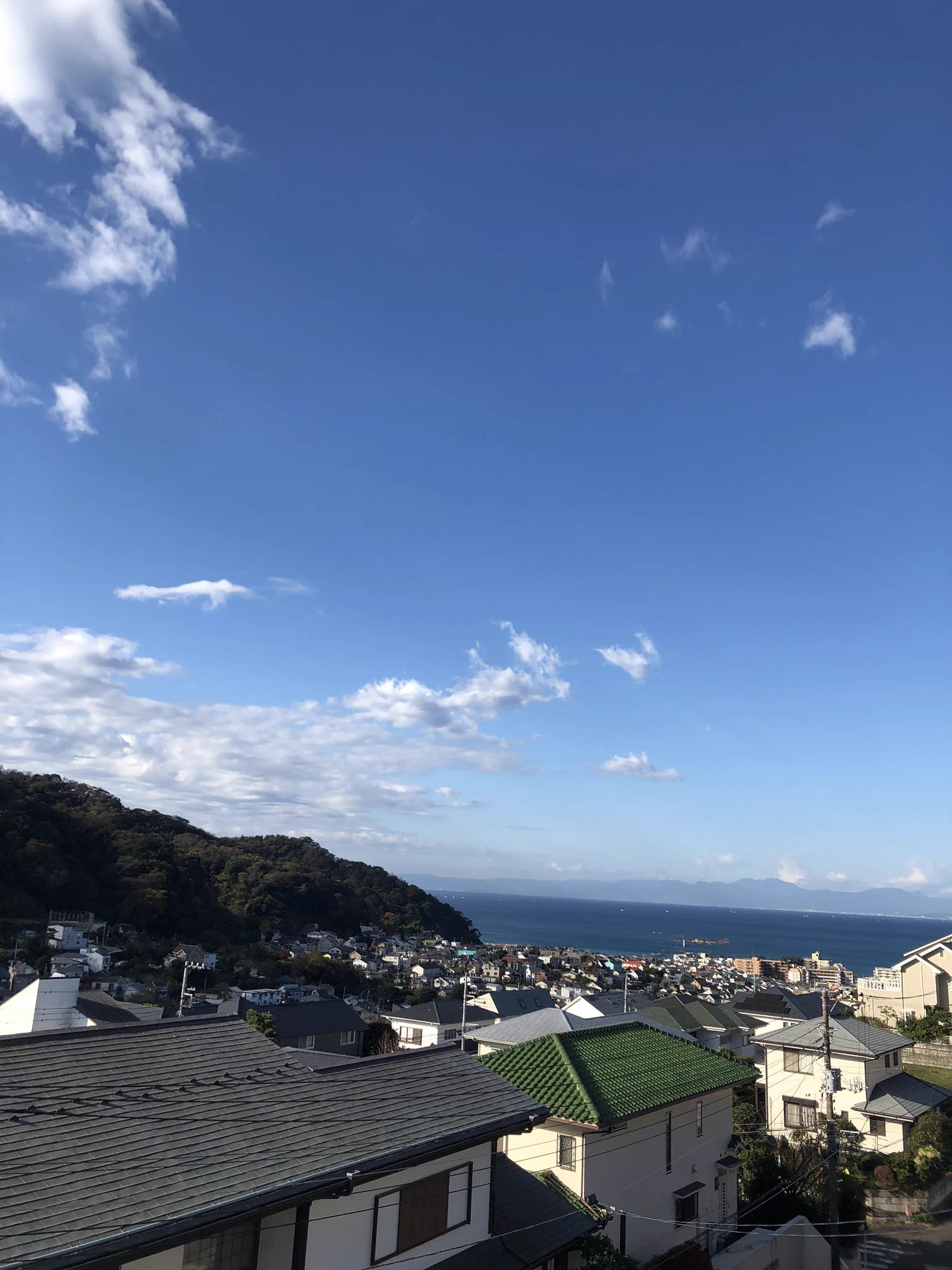 今日の撮影場所が景色よすぎた✨✨天気も良かった☀︎久しぶりに自然を感じれたあ〜気持ちよかった😌 https://t.co/egi75pBUX8