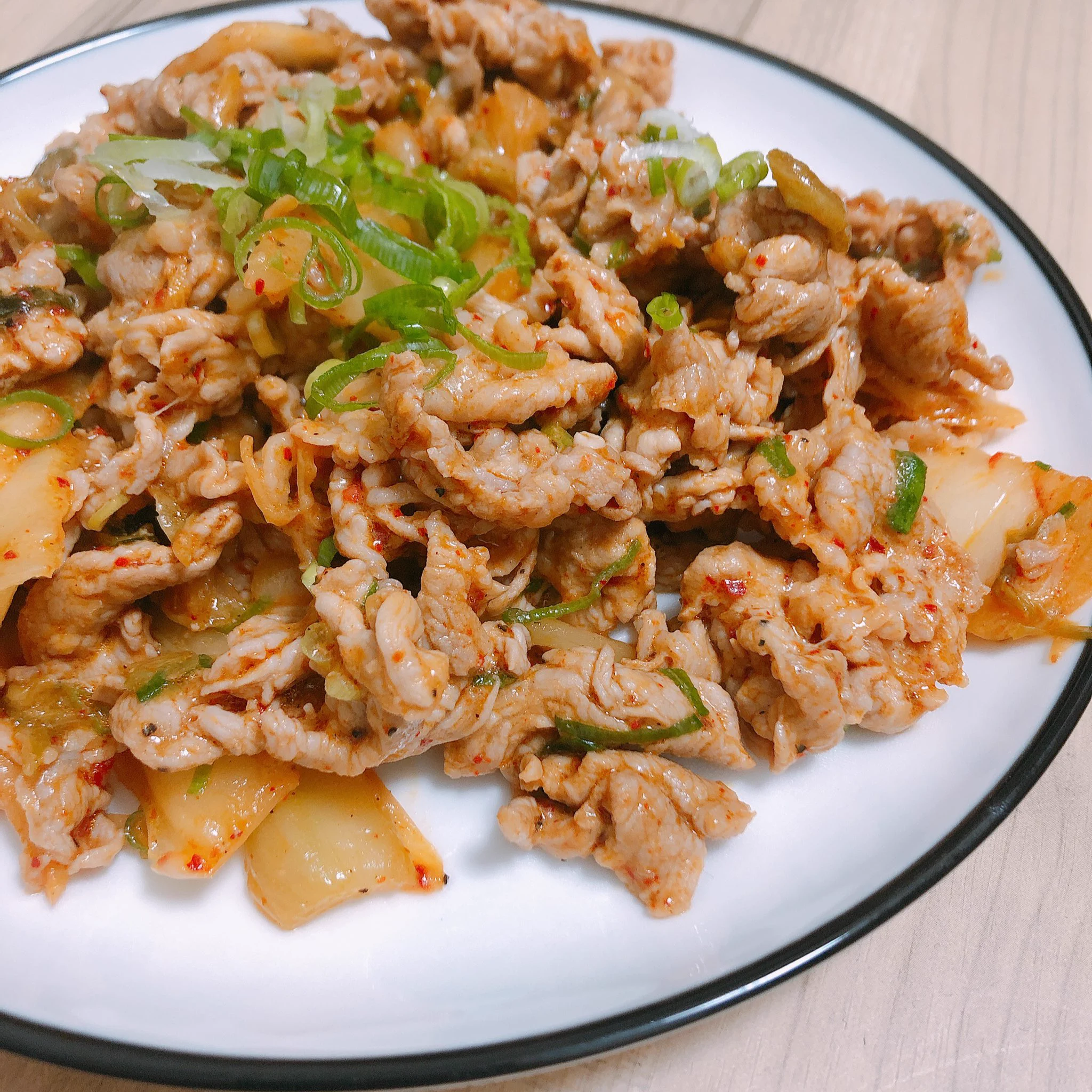 お昼ご飯🤍豆腐食べれないから茄子にした🍆あと最近よく作る中華スープ🇨🇳とビビンバ作った時に余ったキムチを消費するために豚キムチ🐷つくたの！どれも完璧でした✨❗️😝#料理女子 https://t.co/HsbO9rkb6V