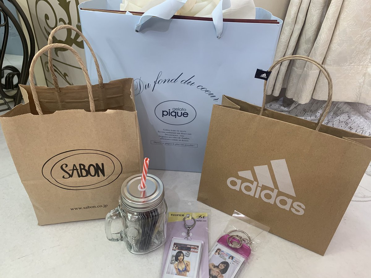 ありがとう🎁💌 https://t.co/X6X8GLOZr4