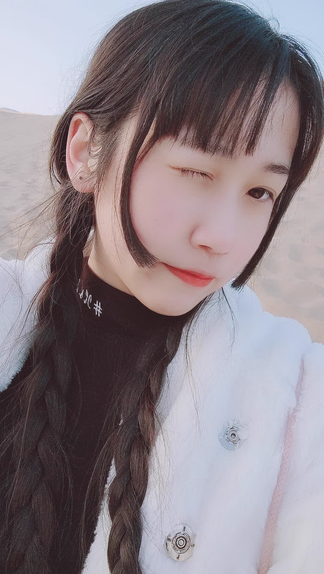 今天去了天下第一泉月牙泉，还骑了超可爱且温顺的骆驼，还在沙漠滑沙，一天下来太棒了，不过唯一的遗憾就是没遇见别人说的小狐狸 https://t.co/1dYk39vpz0