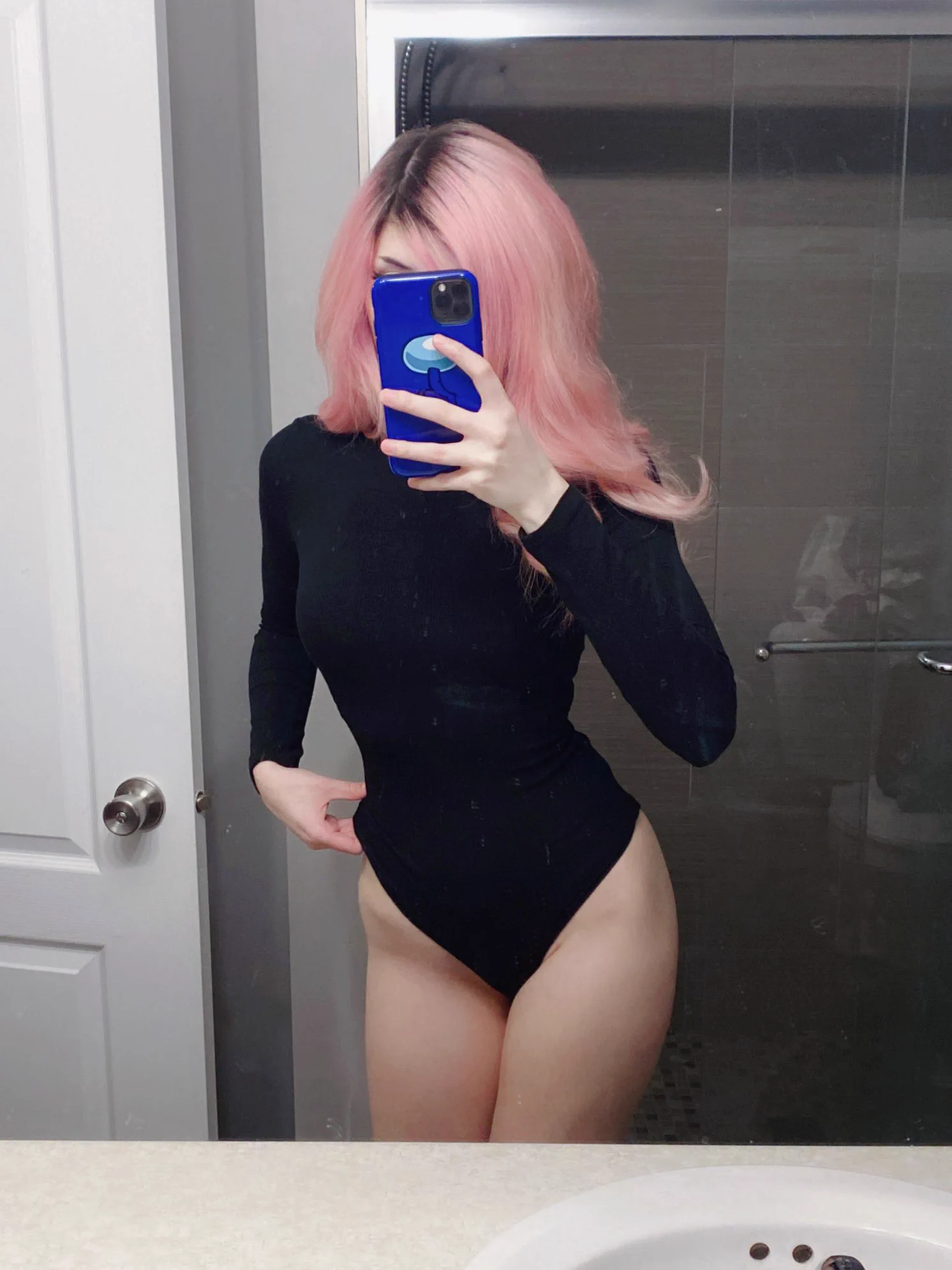 I’ve been neglecting mirror selfies apparently... https://t.co/2dN2HzWhMm