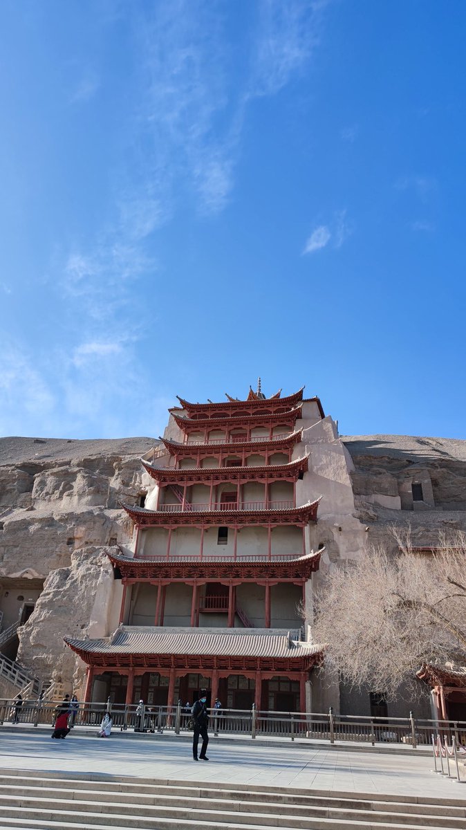 月牙泉和莫高窟 https://t.co/cU7HErnh2c