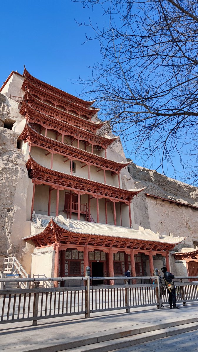 月牙泉和莫高窟 https://t.co/cU7HErnh2c