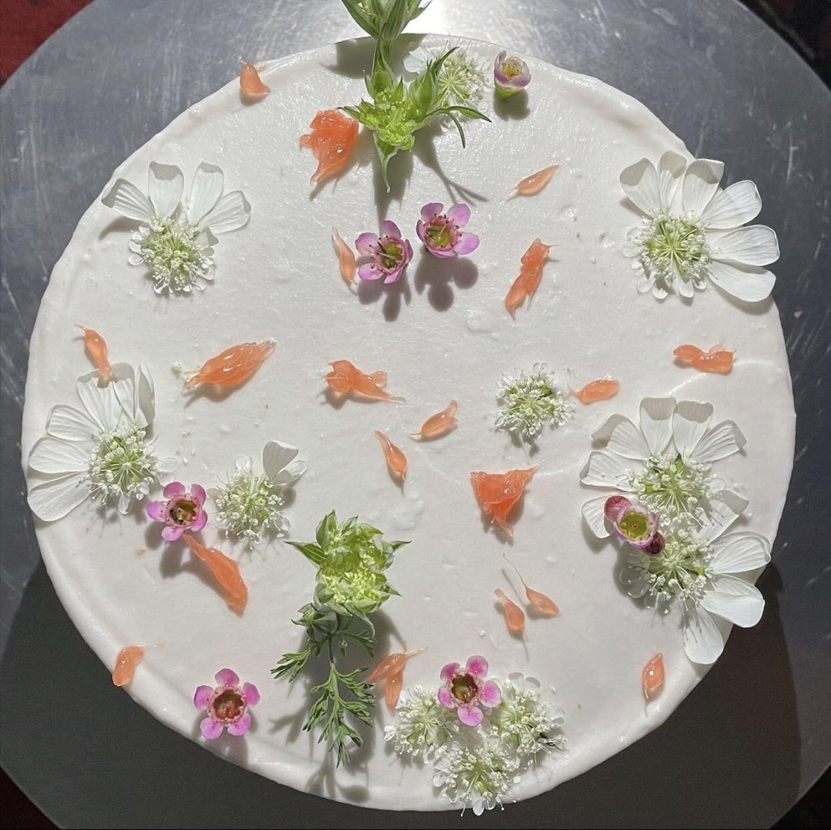 these cakes from senseeshop on ig live in my mind rent free 💭 https://t.co/8h12FYgFzK