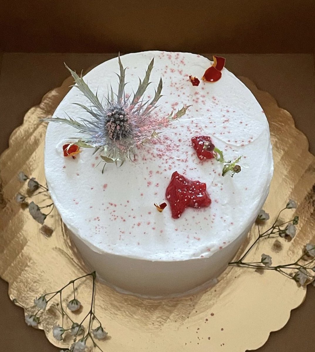 these cakes from senseeshop on ig live in my mind rent free 💭 https://t.co/8h12FYgFzK