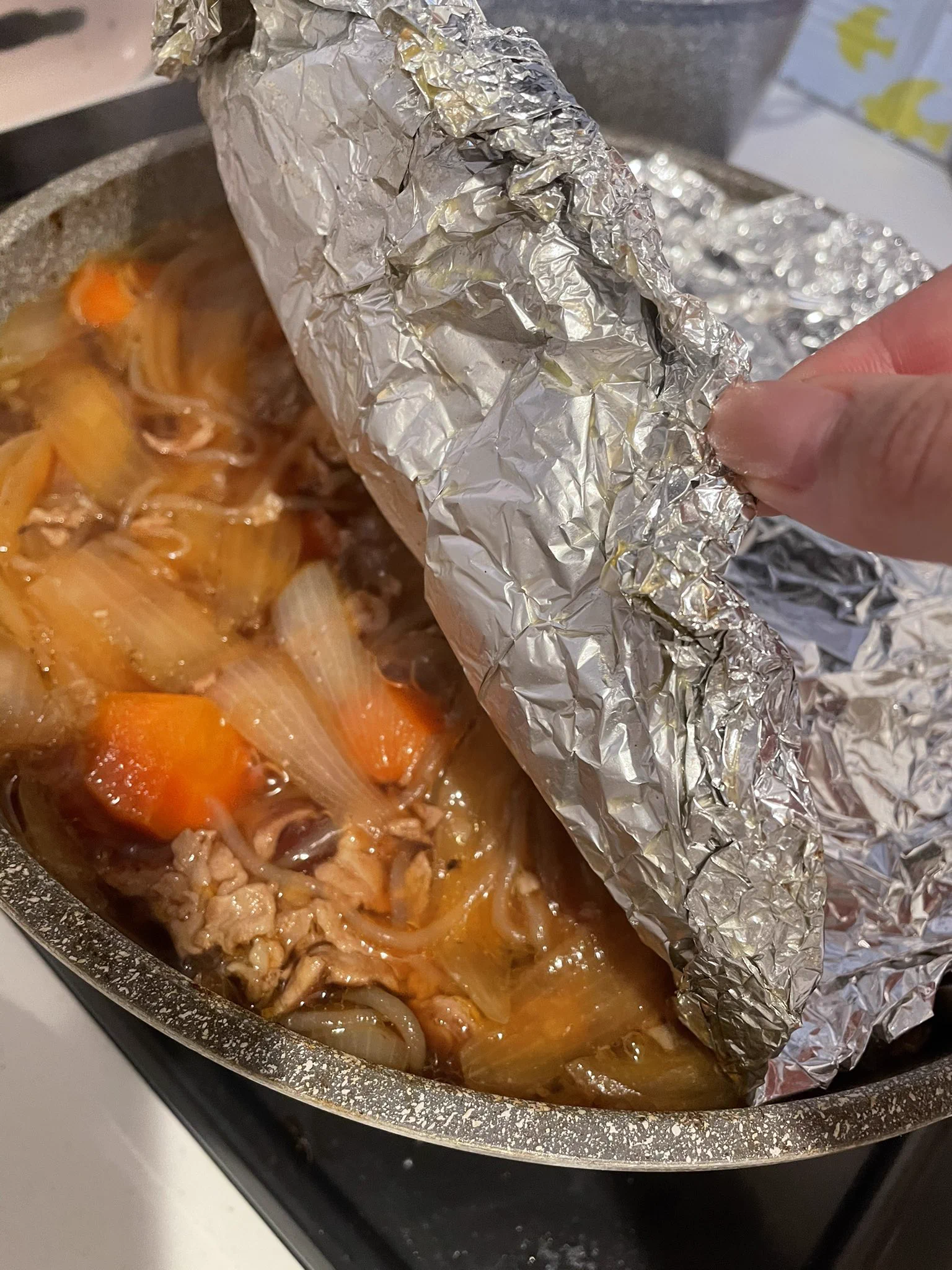 【調味料】水800mlほんだし大4くらい小袋のだと2本入れてる！醤油、みりん、酒、砂糖　大8味少し濃くしたかったら醤油を適当に気持ち多く入れてます！あと、私は汁多めが好きなのでこの量にしてるけど、そうでない人はこの半分くらいか3/4くらいがちょうどいいと思います！こんな感じ😂🙇‍♀️ https://t.co/HpV9xz6G2u