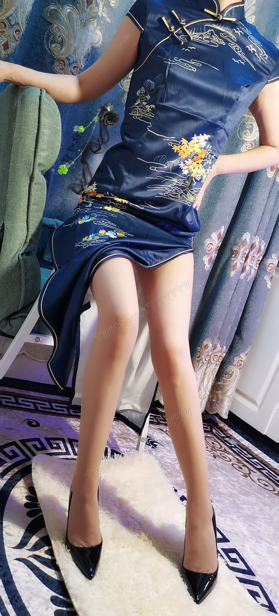 菱花镜中眸光流转，羞红了一阕婉约...... 
@limerencem https://t.co/Qc1aXJmmEK