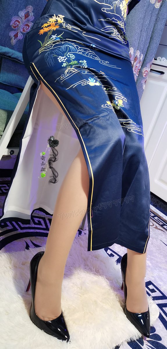 菱花镜中眸光流转，羞红了一阕婉约...... 
@limerencem https://t.co/Qc1aXJmmEK