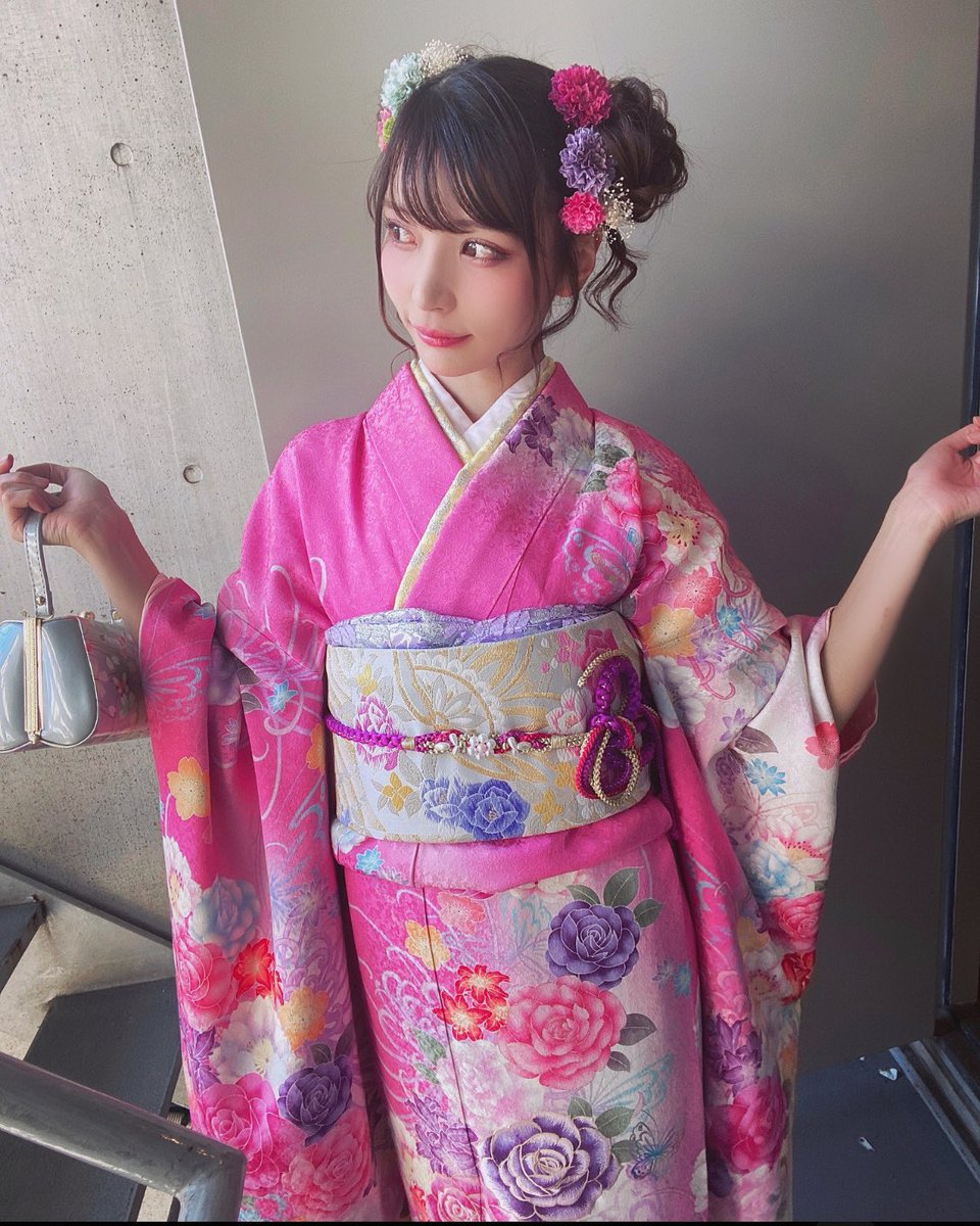 あけましておめでとうございます✨みんなが楽しいこといっぱいの1年になりますように🎍✨ 初めての振袖☺︎ https://t.co/C96DxWljTC