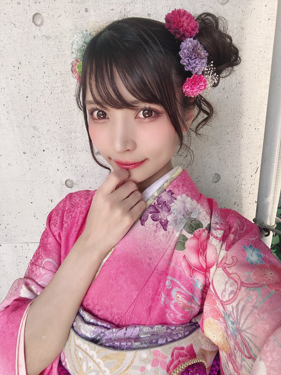 あけましておめでとうございます✨みんなが楽しいこといっぱいの1年になりますように🎍✨ 初めての振袖☺︎ https://t.co/C96DxWljTC