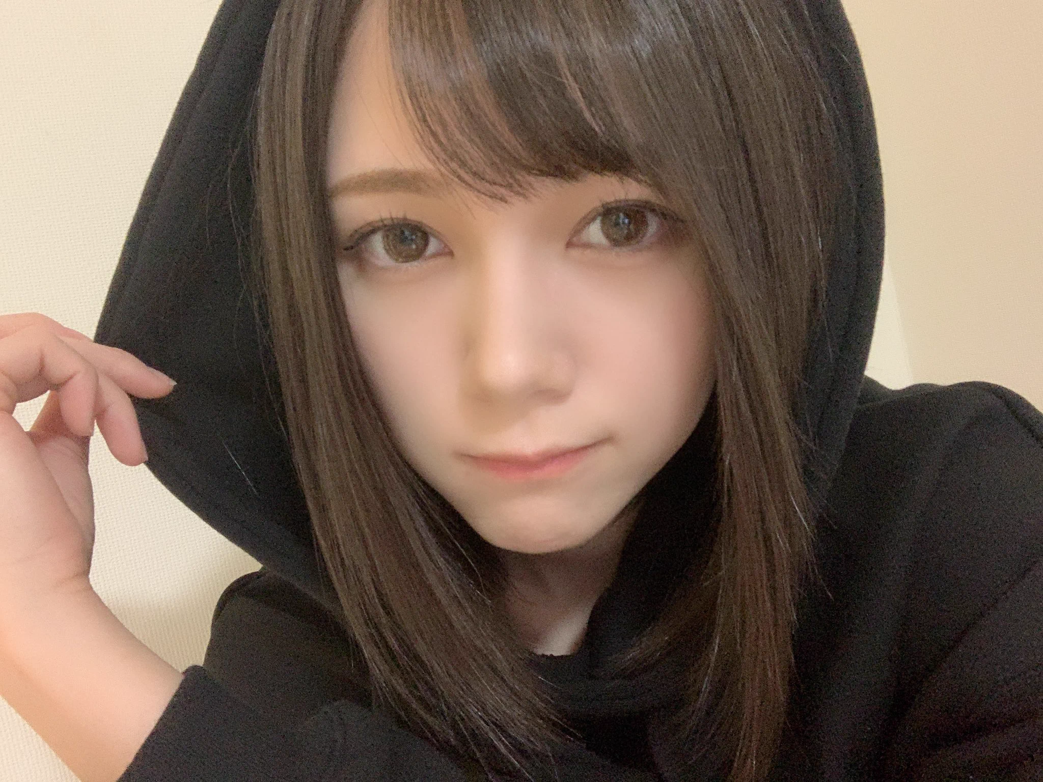 おはよ〜髪の毛伸びたなぁ🐒 https://t.co/3vEDhbKtIW