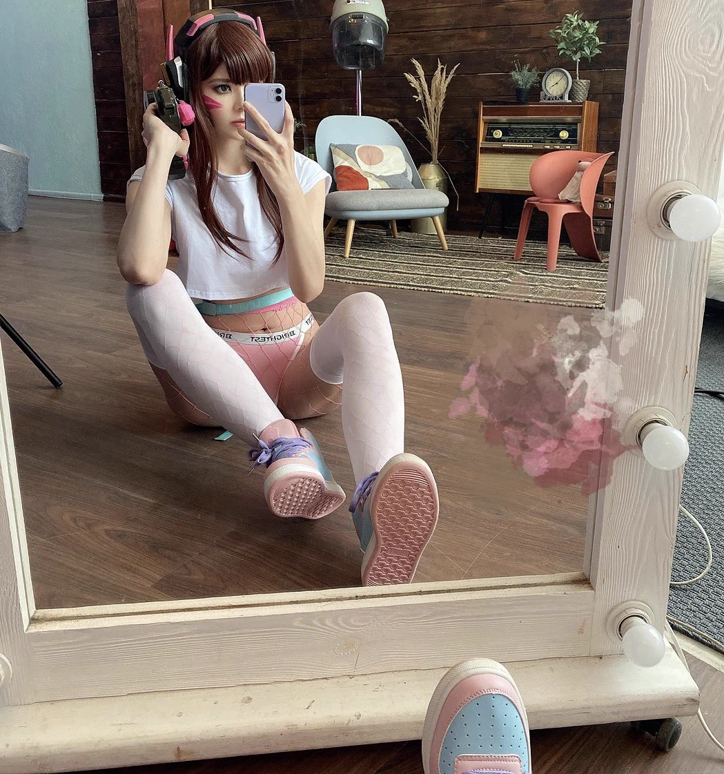 (I had to google pick-up lines for gamers for the sake of this caption 😂)You can find this https://t.co/6bpEj8Ix4I photoshoot on my p@treon this January! General photos, implied n00ds and b00bs lol🤍 https://t.co/C9MJ9Tnbfy 🤍 https://t.co/L3Z34UjvvS