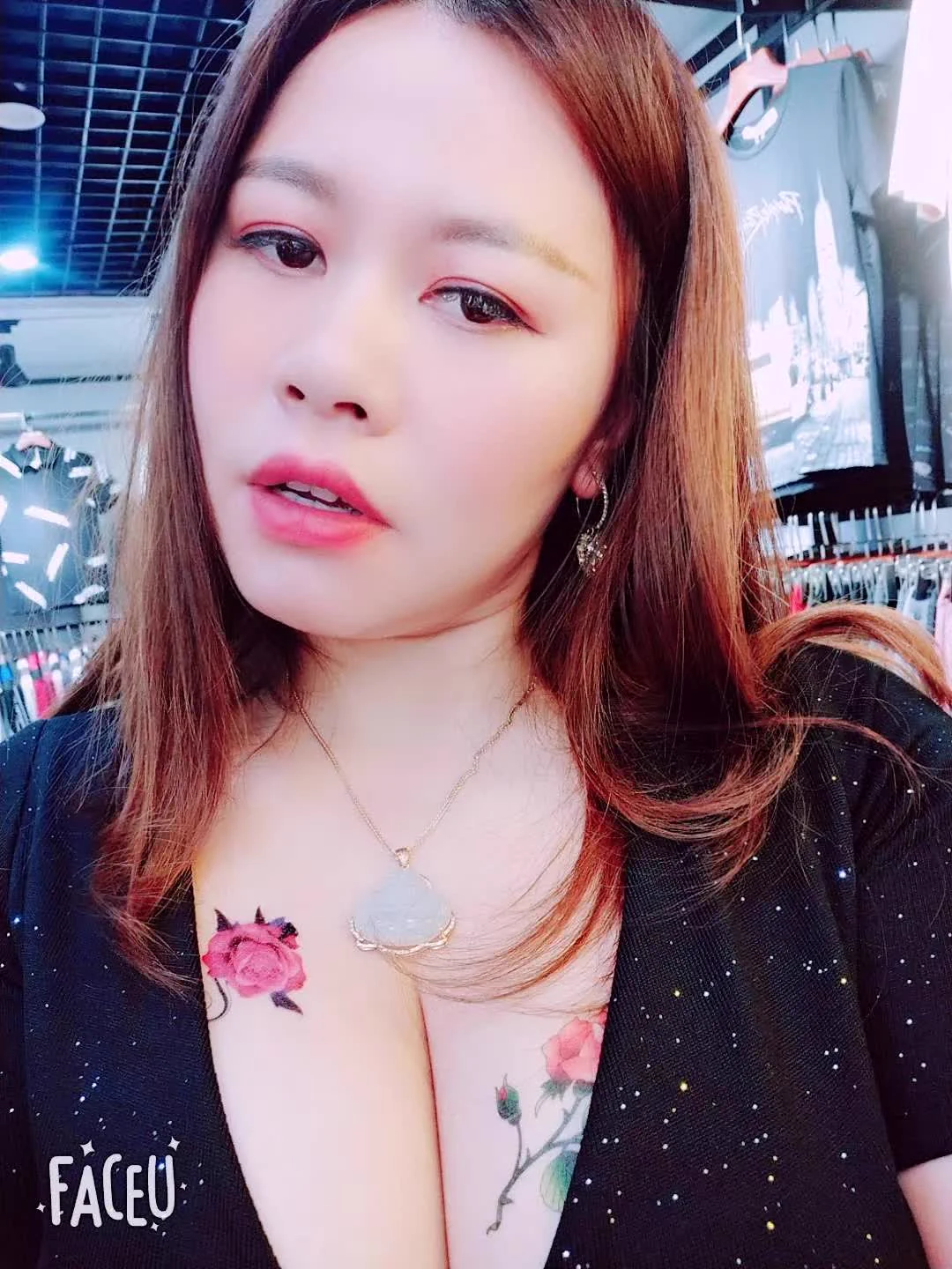 喜欢我的小哥哥们记得点个关注，帮忙转发哦。性不性感？妩不妩媚？ https://t.co/583hQwlFzi