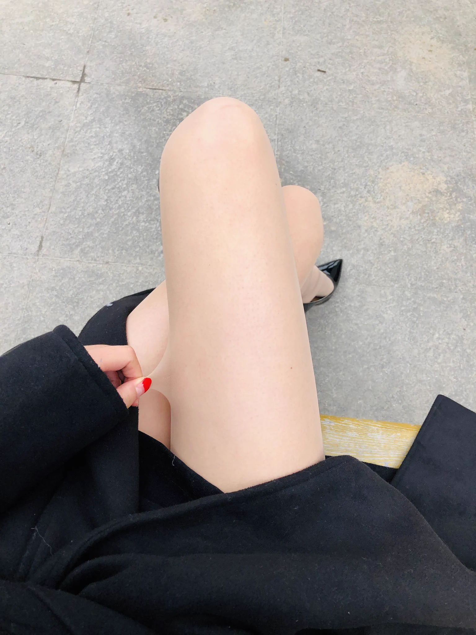 @limerencem 柔情系列无缝真的是舒服，睡觉都在穿！春天是穿大衣配尖头高跟鞋的季节！但你能想到大衣下面的腿这么美吗？ https://t.co/esWySTCFnW